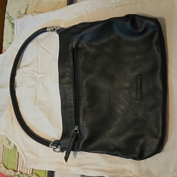 Elegant Black Leather Shoulder Bag - Picture 2 of 3